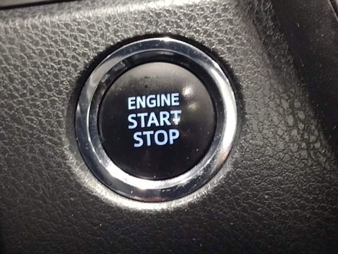 Used 2018 Toyota Camry L image 32