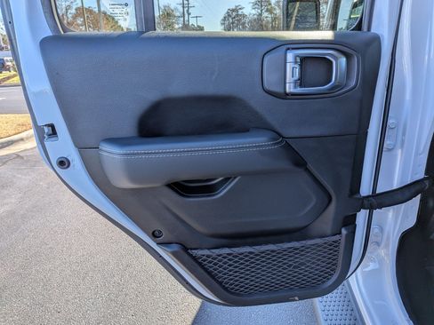 Used 2022 Jeep Wrangler Unlimited Sahara image 26