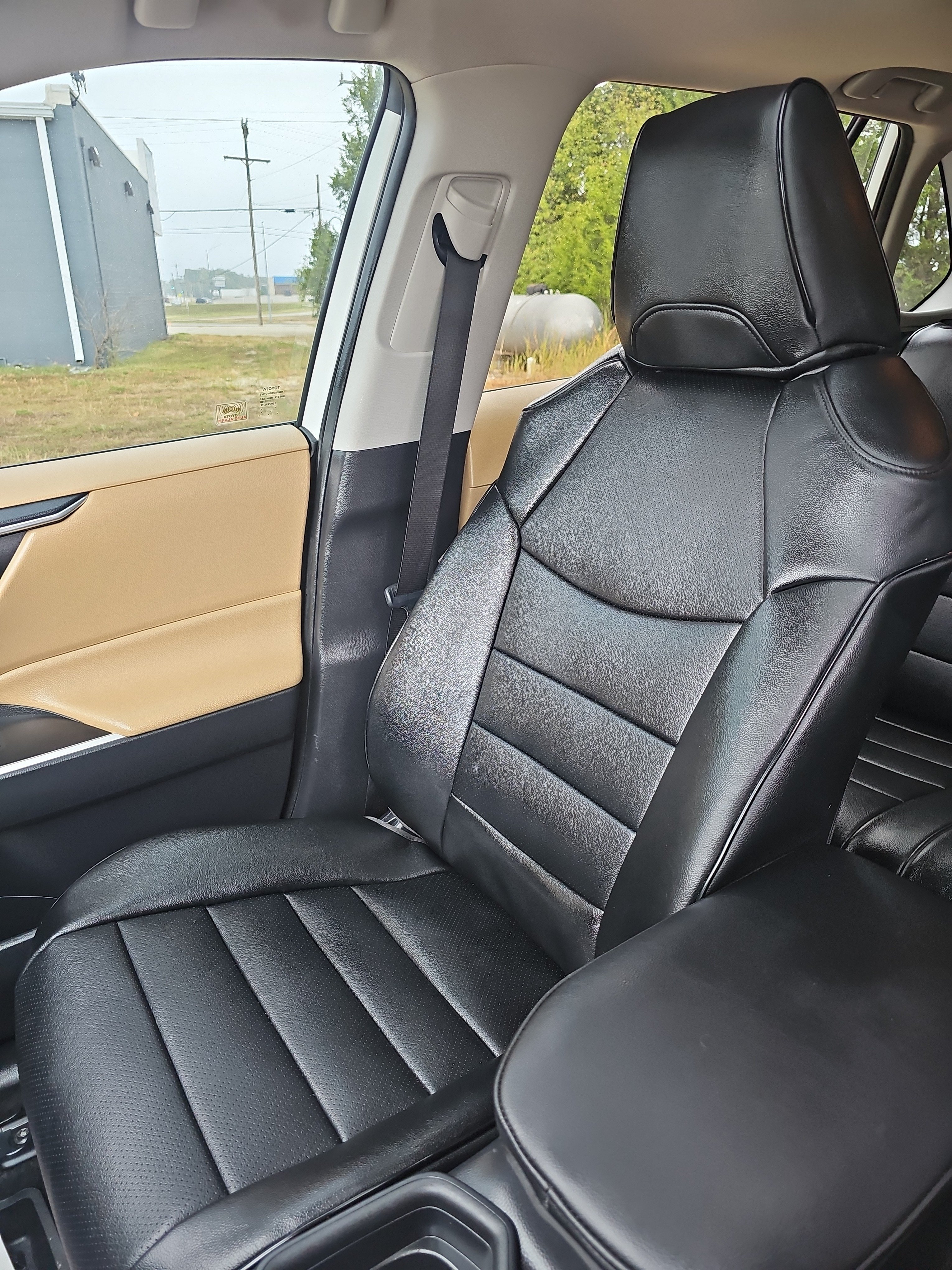 Used 2020 Toyota RAV4 XLE w/ Convenience Package FWD image 33