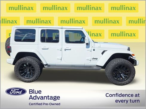 Used 2023 Jeep Wrangler Unlimited Sahara AWD/4WD image 2