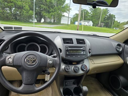 Used 2012 Toyota RAV4 4WD w/ Value Pkg image 4