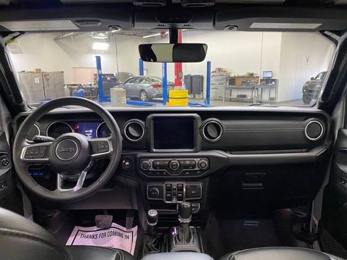 Used 2023 Jeep Wrangler Unlimited Sahara AWD/4WD image 18