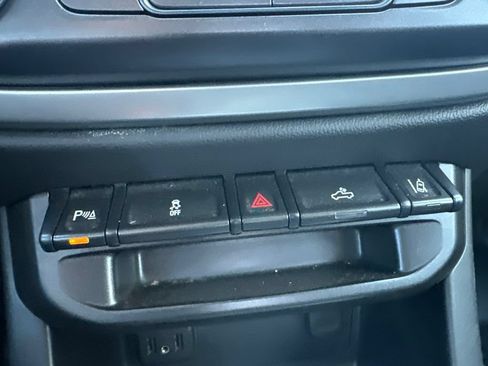 Used 2021 Chevrolet Colorado LT w/ Fleet Safety Package RWD image 21