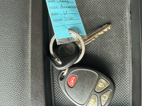 Used 2013 Chevrolet Avalanche LT image 31