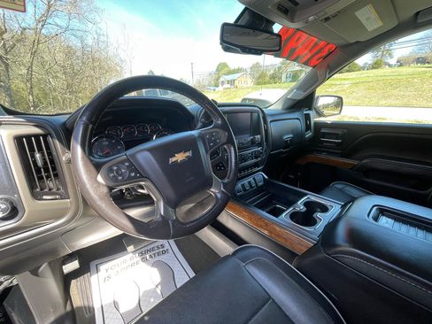 Used 2018 Chevrolet Silverado 1500 High Country image 17