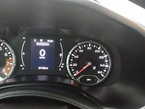 Used 2023 Jeep Renegade Latitude AWD/4WD image 12