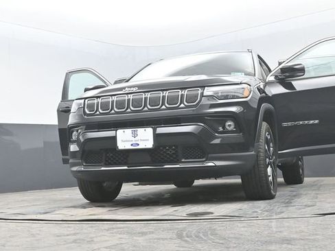 Used 2022 Jeep Compass Limited w/ Sun and Sound Group image 31