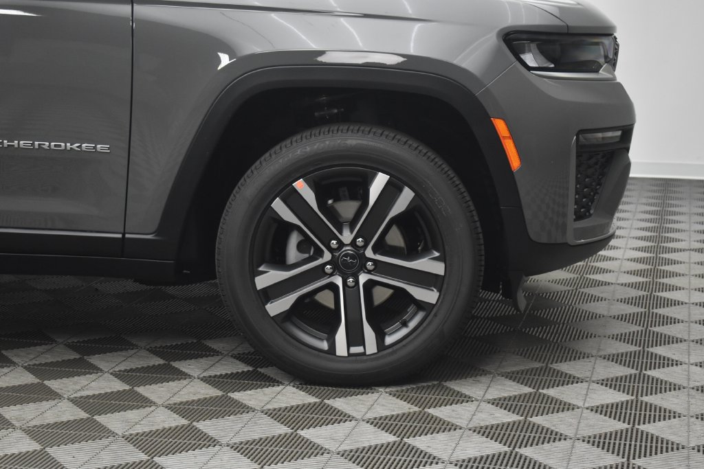 New 2027 Jeep Grand Cherokee Limited AWD/4WD image 6