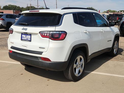 Used 2023 Jeep Compass Latitude AWD/4WD image 3