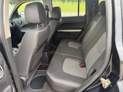 Used 2011 Chevrolet HHR LS FWD image 14