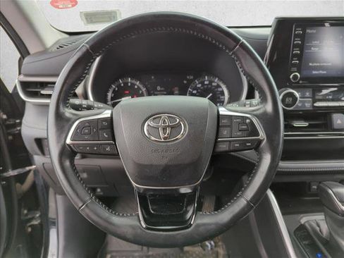 Used 2021 Toyota Highlander XLE image 12