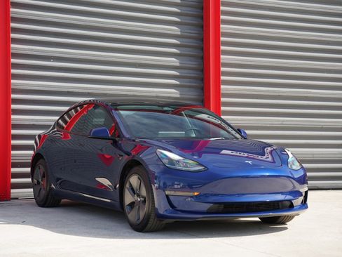 Used 2023 Tesla Model 3 Standard Range image 5