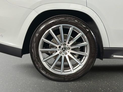 Used 2025 Mercedes-Benz GLS 580 4MATIC image 5