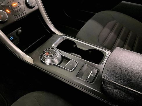 Used 2017 Ford Fusion SE image 16