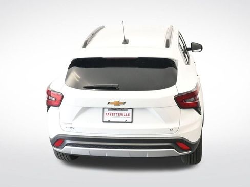 Used 2025 Chevrolet Trax LT w/ LT Convenience Package FWD image 29