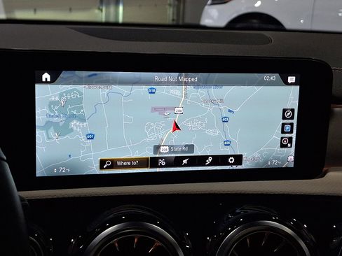 Used 2023 Mercedes-Benz CLA 250 4MATIC image 15