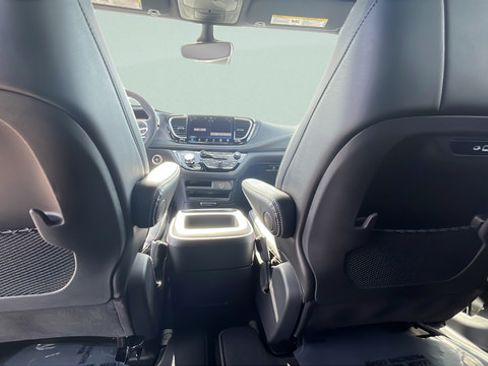New 2026 Chrysler Pacifica Select AWD/4WD image 24