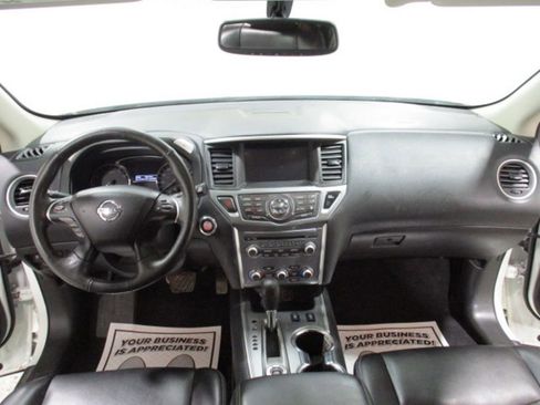 Used 2019 Nissan Pathfinder SL image 12