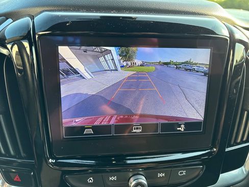 Certified 2023 Chevrolet Traverse LT FWD image 19