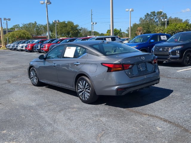 Used 2025 Nissan Altima 2.5 SV FWD image 8