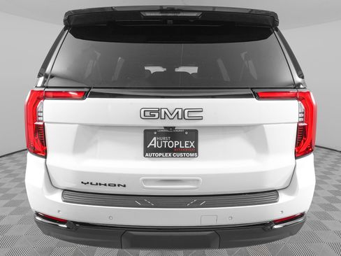 Used 2025 GMC Yukon XL Elevation AWD/4WD image 6