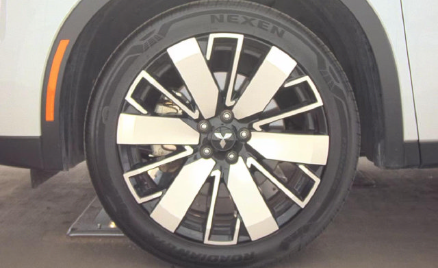 Used 2025 Mitsubishi Outlander SE FWD image 3