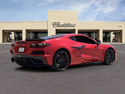 Used 2025 Chevrolet Corvette Z06 RWD image 5