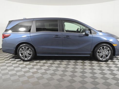 New 2026 Honda Odyssey Touring image 5