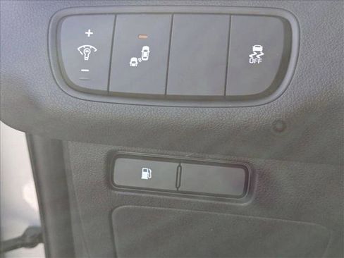 Used 2019 Kia Sorento S image 12