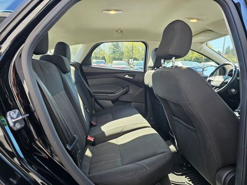 Used 2016 Ford Focus SE w/ SE Winter Package FWD image 11