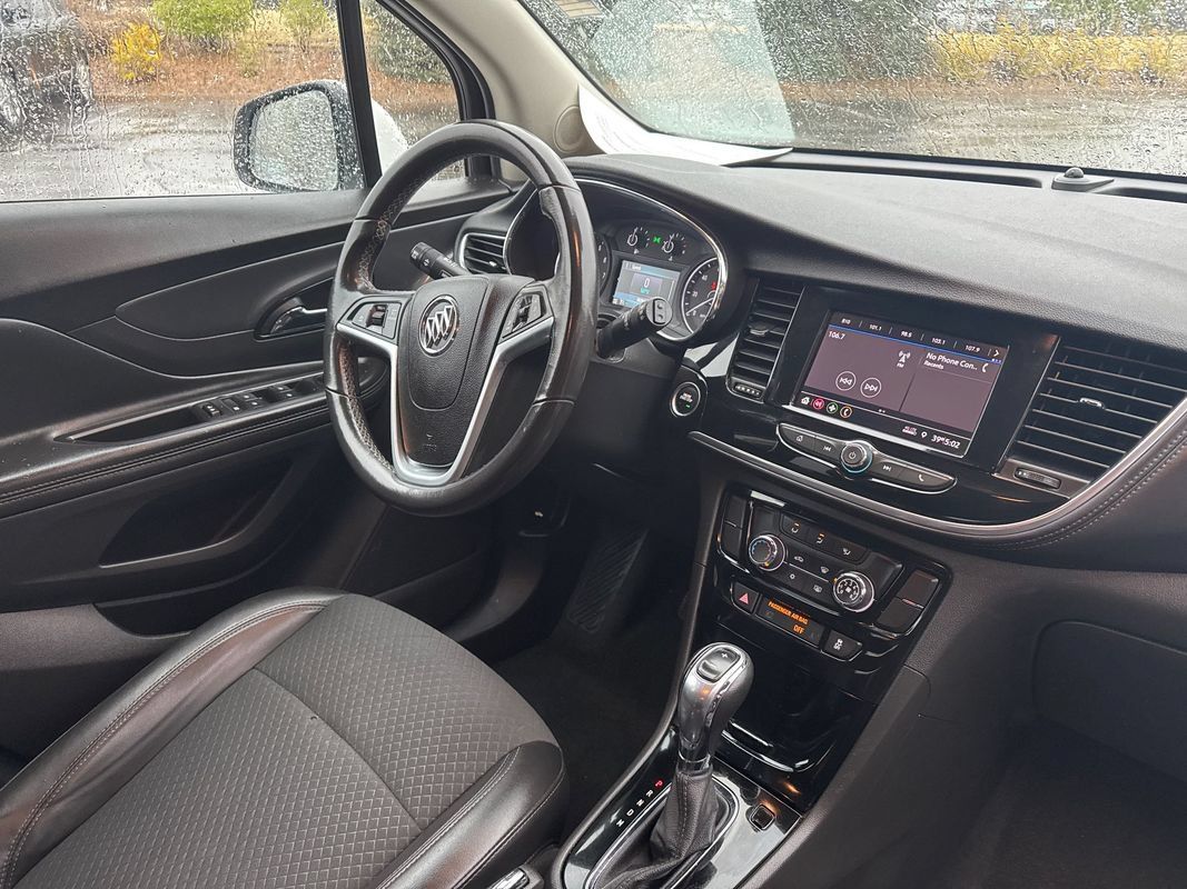 Used 2021 Buick Encore Preferred AWD/4WD image 17