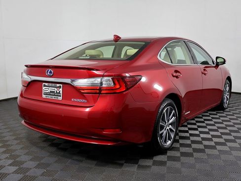 Used 2018 Lexus ES 300h w/ Luxury Package image 9