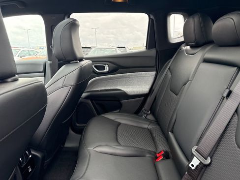 Used 2024 Jeep Compass Latitude w/ Sun and Sound Group image 16