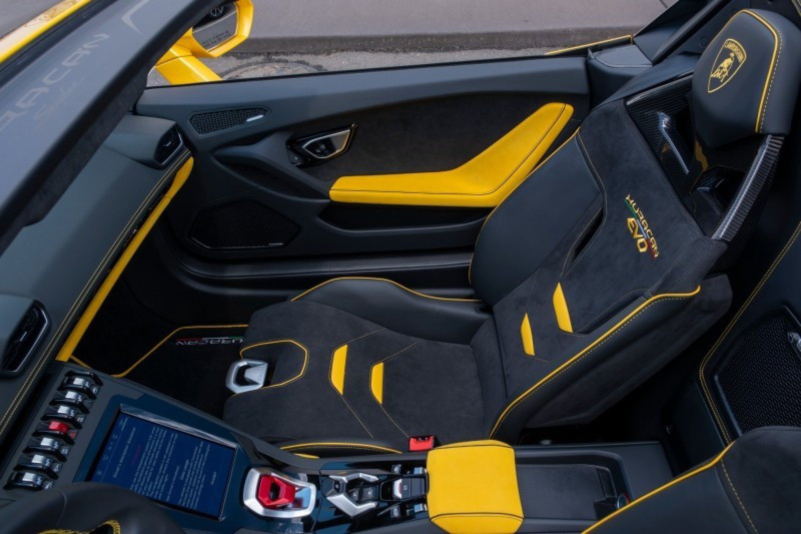 Used 2024 Lamborghini Huracan EVO AWD/4WD image 15