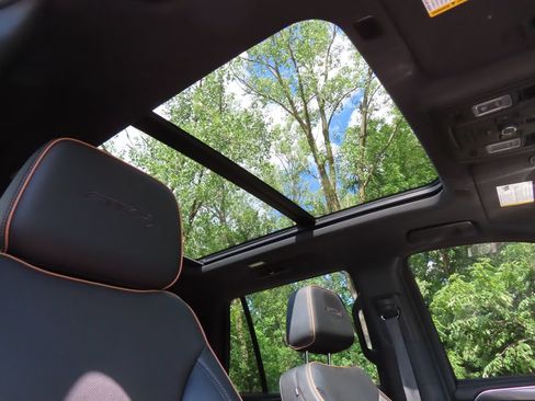 Certified 2024 GMC Yukon AT4 AWD/4WD image 5
