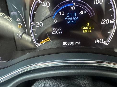 Used 2018 Jeep Grand Cherokee Altitude RWD image 12