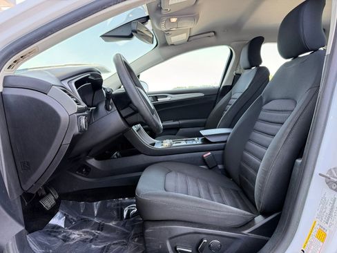 Used 2019 Ford Fusion SE FWD image 12