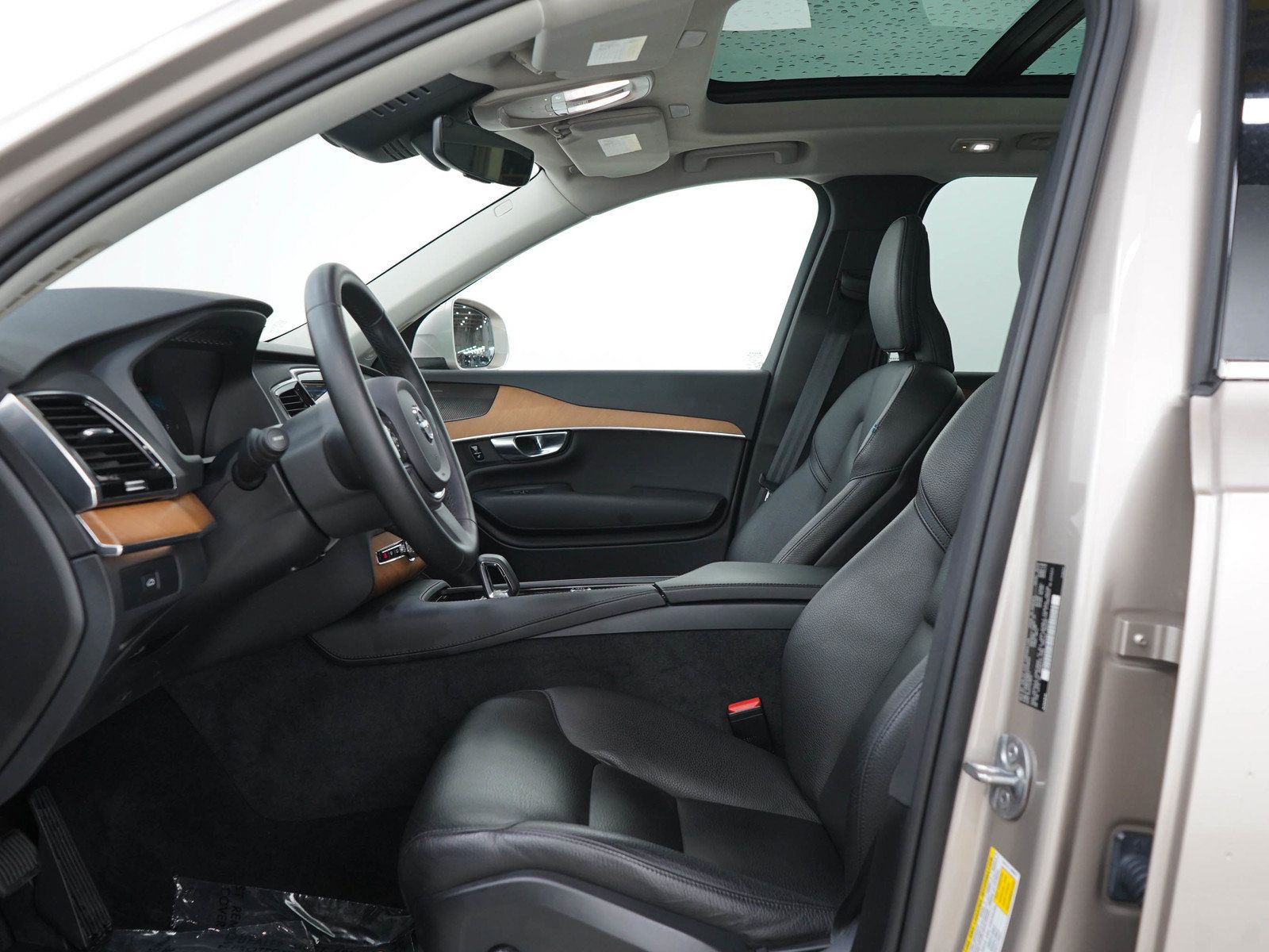 Used 2023 Volvo XC90 B6 Plus AWD/4WD image 26