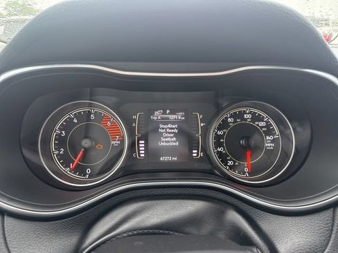Used 2019 Jeep Cherokee Latitude Plus w/ Cold Weather Group AWD/4WD image 10