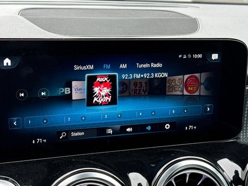 Used 2022 Mercedes-Benz GLB 250 4MATIC w/ Premium Package Lite image 18