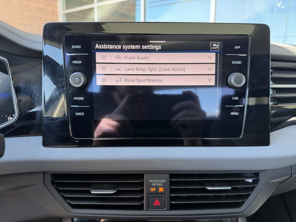 Used 2025 Volkswagen Jetta SE w/ Sunroof Package FWD image 23