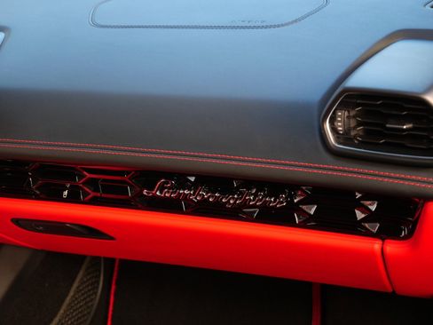 Used 2021 Lamborghini Huracan EVO image 21