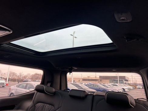 Used 2024 Jeep Grand Wagoneer Series III image 18