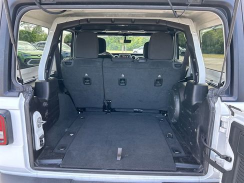 Used 2022 Jeep Wrangler Unlimited Sahara image 41