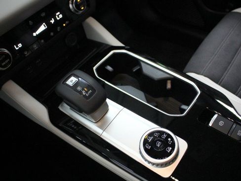 New 2026 Mitsubishi Outlander SE image 14