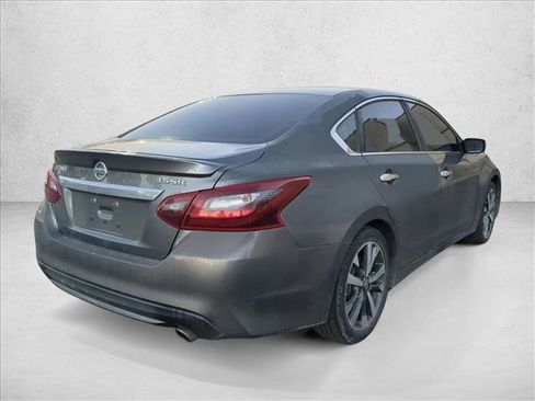 Used 2017 Nissan Altima 3.5 SR image 5