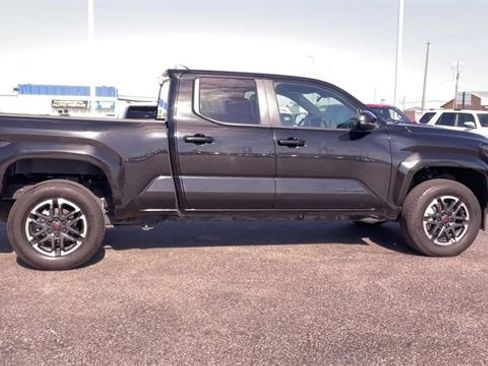 Used 2024 Toyota Tacoma TRD Sport image 2