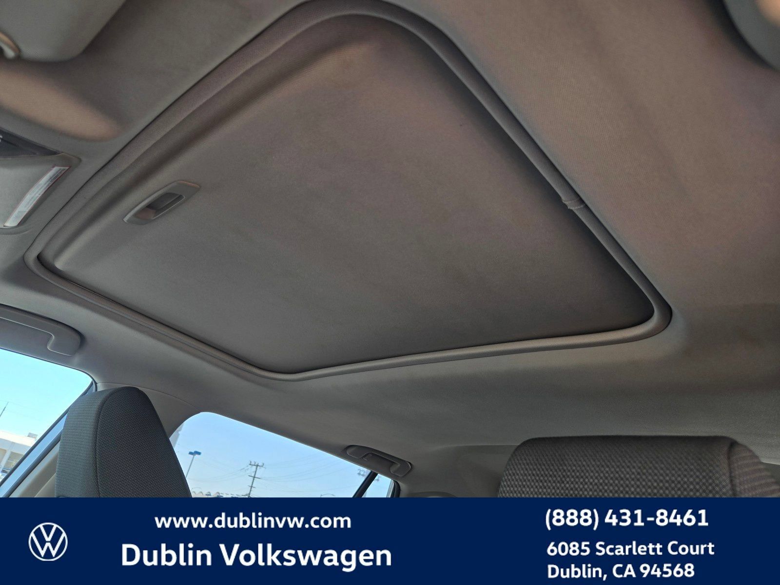 Used 2021 Toyota RAV4 XLE w/ Convenience Package FWD image 16