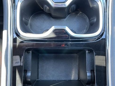 Used 2025 Chevrolet Traverse RS image 48