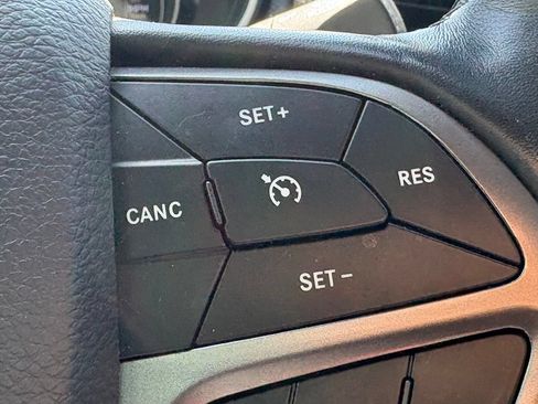 Used 2020 Jeep Cherokee Limited AWD/4WD image 16